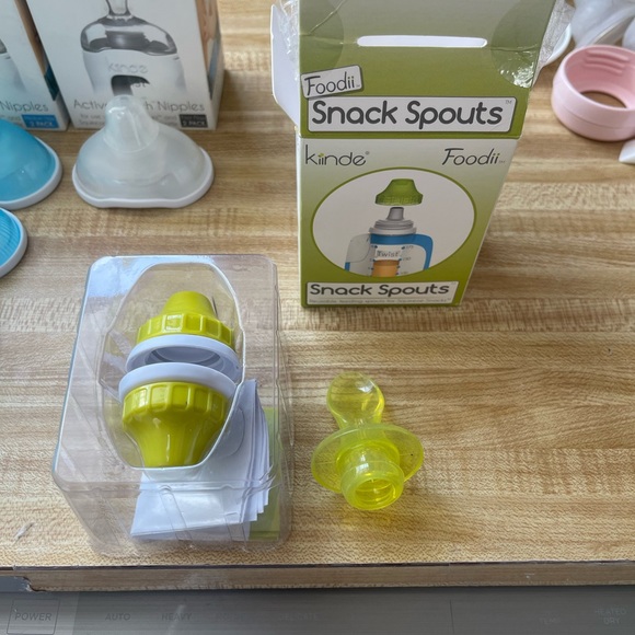 Kiinde bottles and accessories - Picture 4 of 5